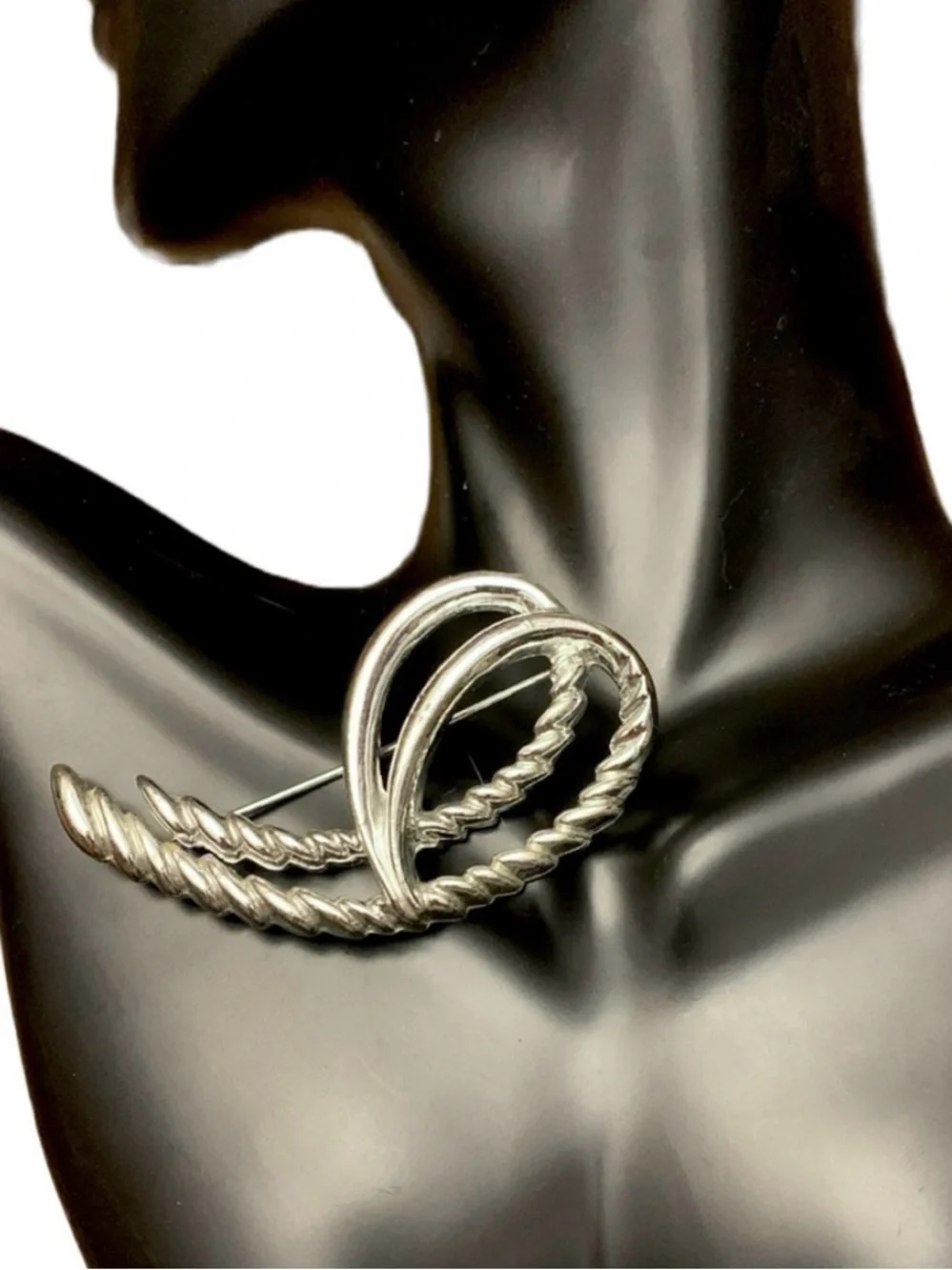 SILVER TONE VINTAGE 1980'S DOUBLE SWOOSH BROOCH